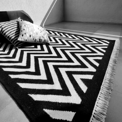 White Black zig zag Rug 4x6’ - Image 3